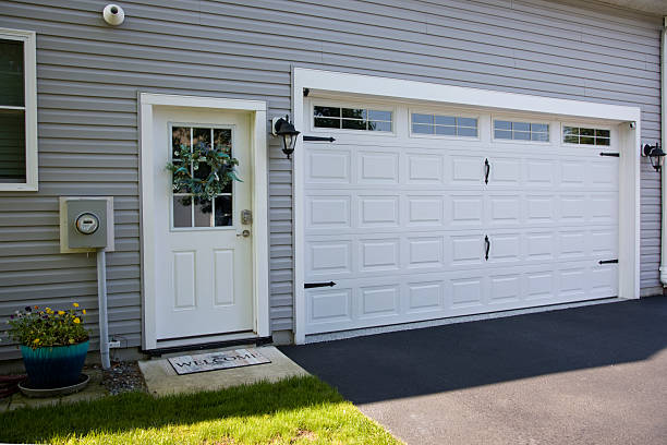 24/7 Emergency Garage Door Panel Replacement experts in West Baraboo, WI